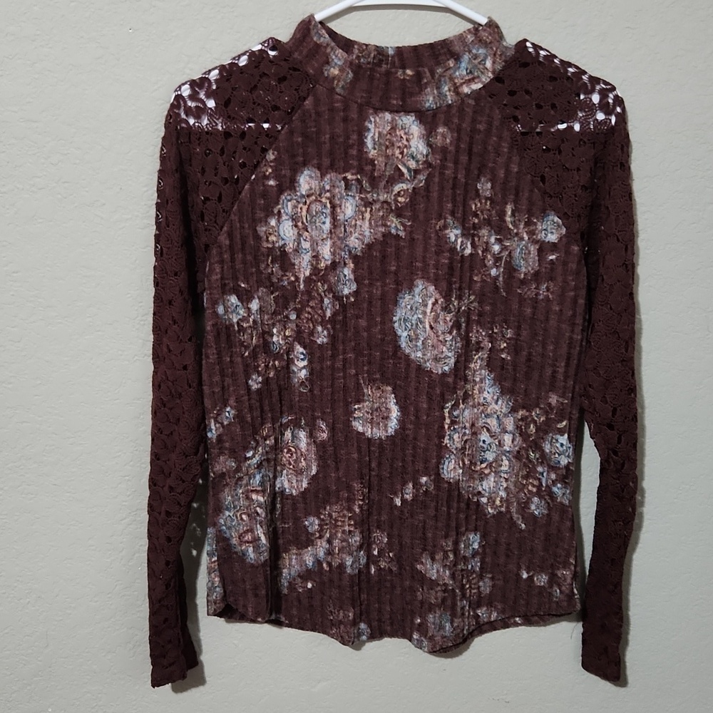 Maurices Shirt Medium Floral Lace Shoulders